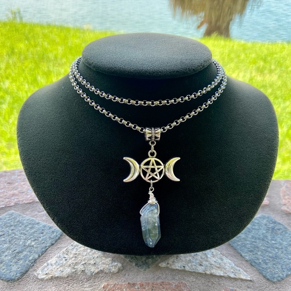 Long chain wrap around moon pentagram & crystal - Picture 8 of 11